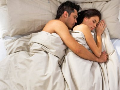 Ученые: Спать без одежды полезно для здоровья