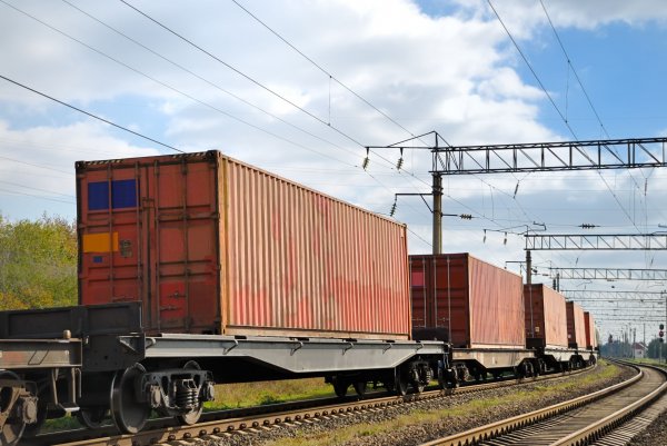 В Амурской области контейнеры заблокировали движение на железной дороге