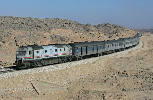 СМИ: В Египте пассажирский поезд сошёл с рельсов