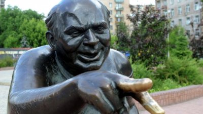Никита Михалков открыл в Москве новый памятник Евгению Леонову