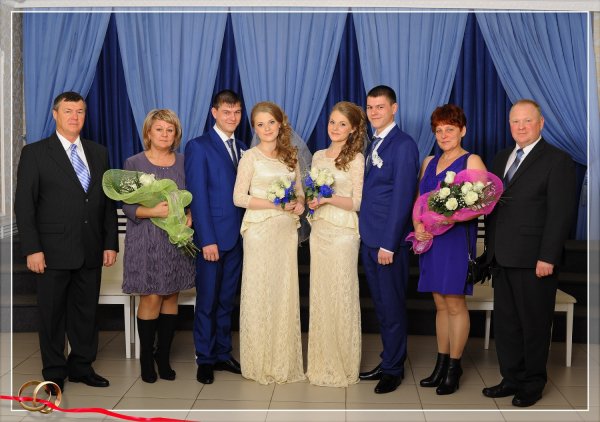 В Омске поженились две пары родных близнецов