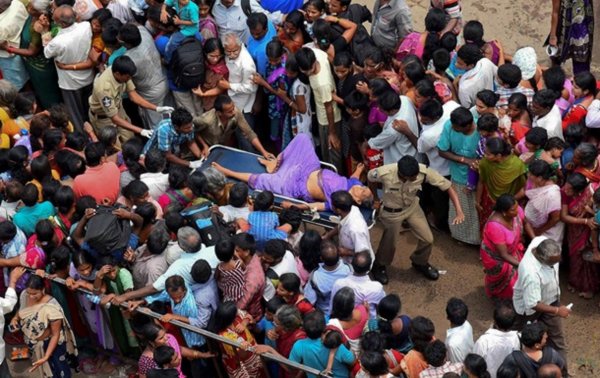 В Индии во время давки погибли 19 человек