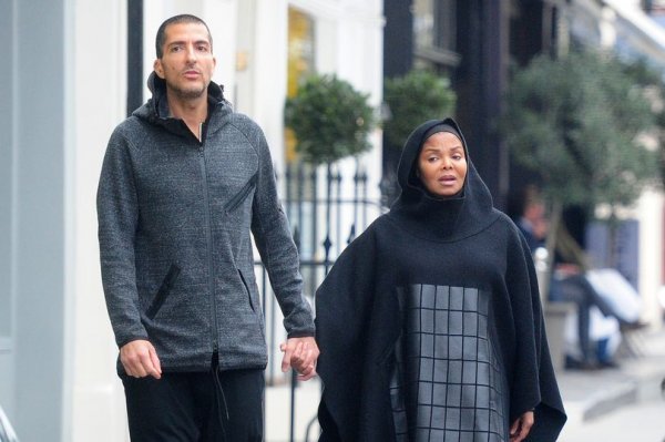 В Лондоне заметили беременную Джанет Джексон в мусульманском наряде