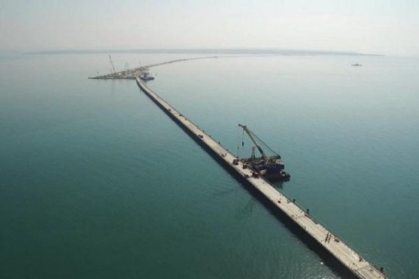 Строители Крымского моста досрочно выполнили годовой план по установке опор