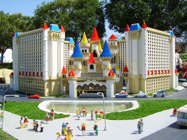 В Дубае открылся первый на Ближнем Востоке тематический парк Legoland