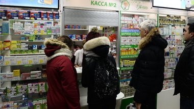 Россияне жалуются на дорогие лекарства.