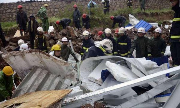 В Китае при обрушении здания фабрики погибли пять человек