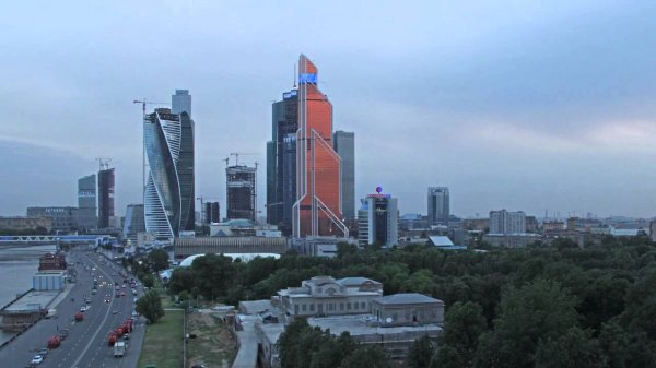 В Москве мужчина разбился насмерть при падении с 20-го этажа бизнес-центра