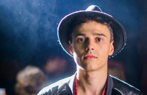Полуфиналист украинского «Голоса» Алексеев спел в питерском гей-клубе