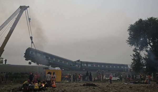 Еще один поезд сошел с рельсов в Индии