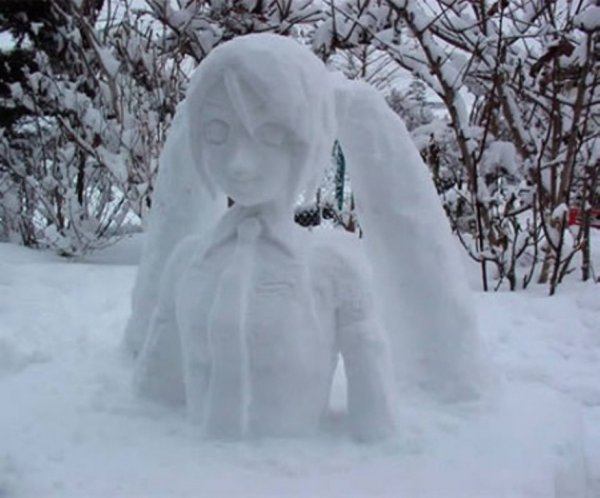 Жители Воронежа публикуют в Сети фото необычных снеговиков