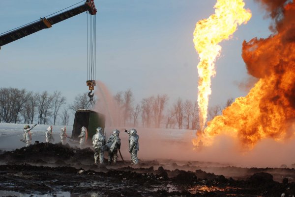 В Оренбургской области горит нефтяная скважина