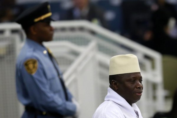 Яйя Джамме со скандалом ушел с поста президента Гамбии