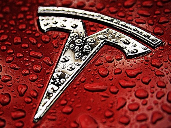Илон Маск раскрыл секрет создания логотипа марки Tesla