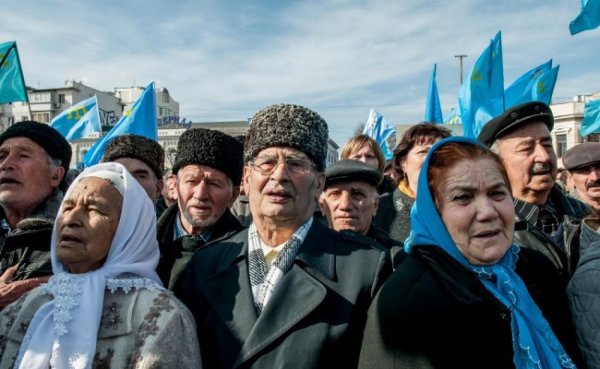 Опрос: Крымские татары не хотят переезжать на Украину