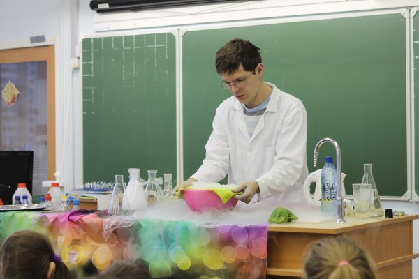 На Волынщине дети отравились неизвестными веществом на уроке химии