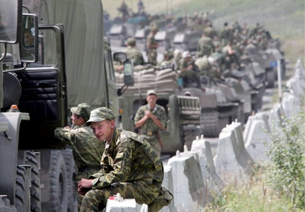 Путин объединит армию России с Южной Осетией