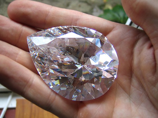 В Сьерра-Леоне нашли один из наибольших алмазов в мире