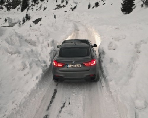 Новый внедорожник BMW X6 M50d xDrive испытали в заснеженных горах Румынии