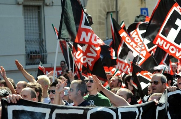 Антифашисты ворвались на съезд  ультраправых в Германии