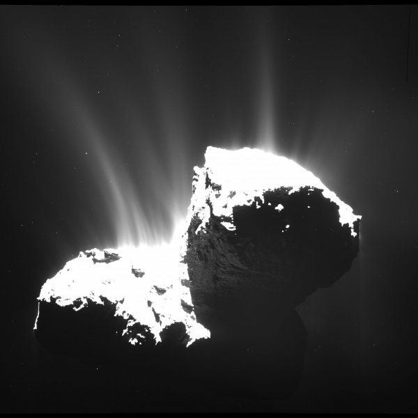 Ученые: Комета Чурюмова-Герасименко разваливается на части