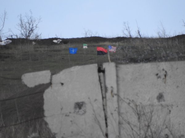 ВСУ вблизи позиций ДНР установили флаги США и НАТО, забыв об Украине