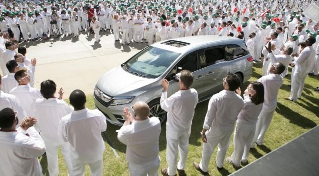 Хонда запустила серийное производство Odyssey обновленного поколения
