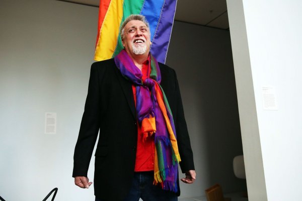 Умер создатель ЛГБТ-флага Гилберт Бейкер в США