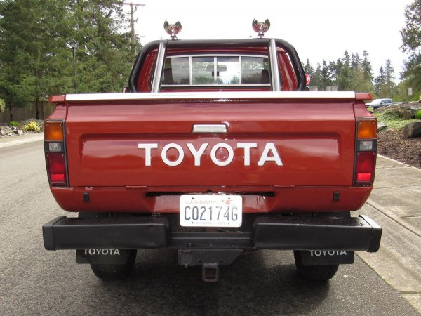 На продажу выставлен пикап Toyota SR5 1983 года выпуска