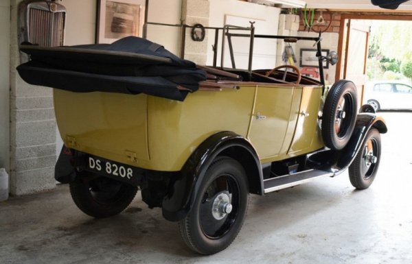 На аукцион выставлен легендарный Renault Индианы Джонса