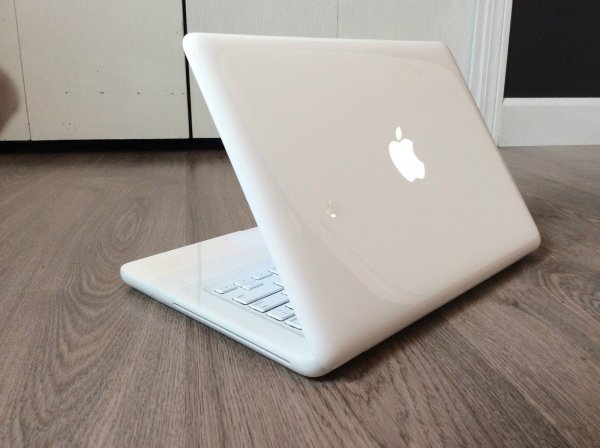 MacBook в пластмассовом корпусе официально устарел