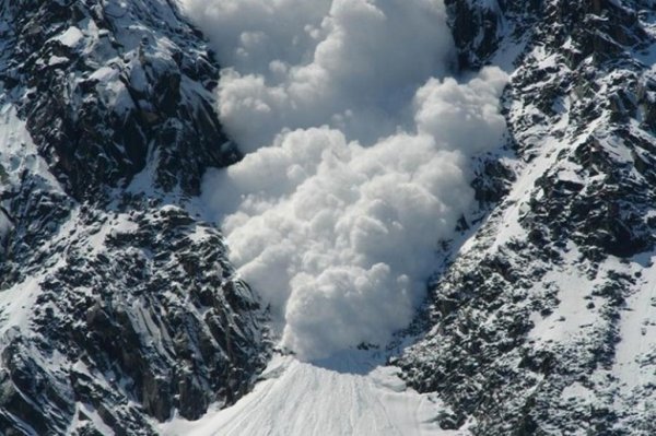 МЧС уведомило об угрозе схода лавин в горах Краснодарского края