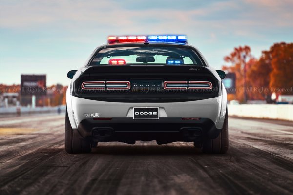 Тюнеры сделали из Dodge Challenger SRT Demon полицейскую машину