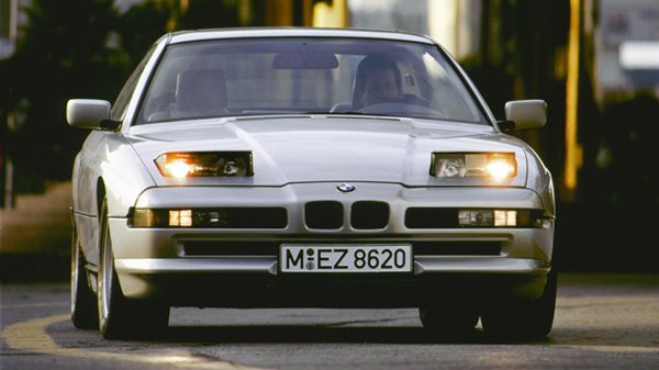 В TopGear назвали десять преимуществ старого купе BMW 8 Series