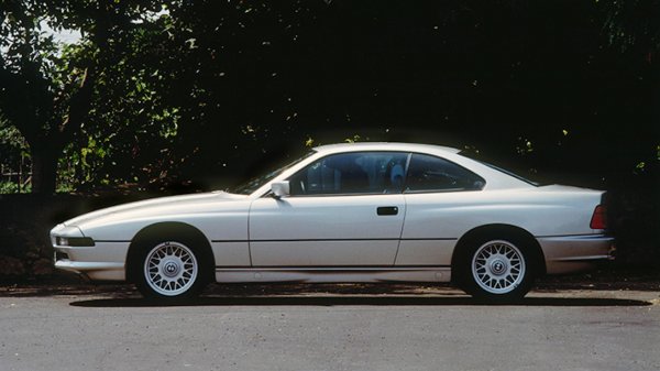 В TopGear назвали десять преимуществ старого купе BMW 8 Series
