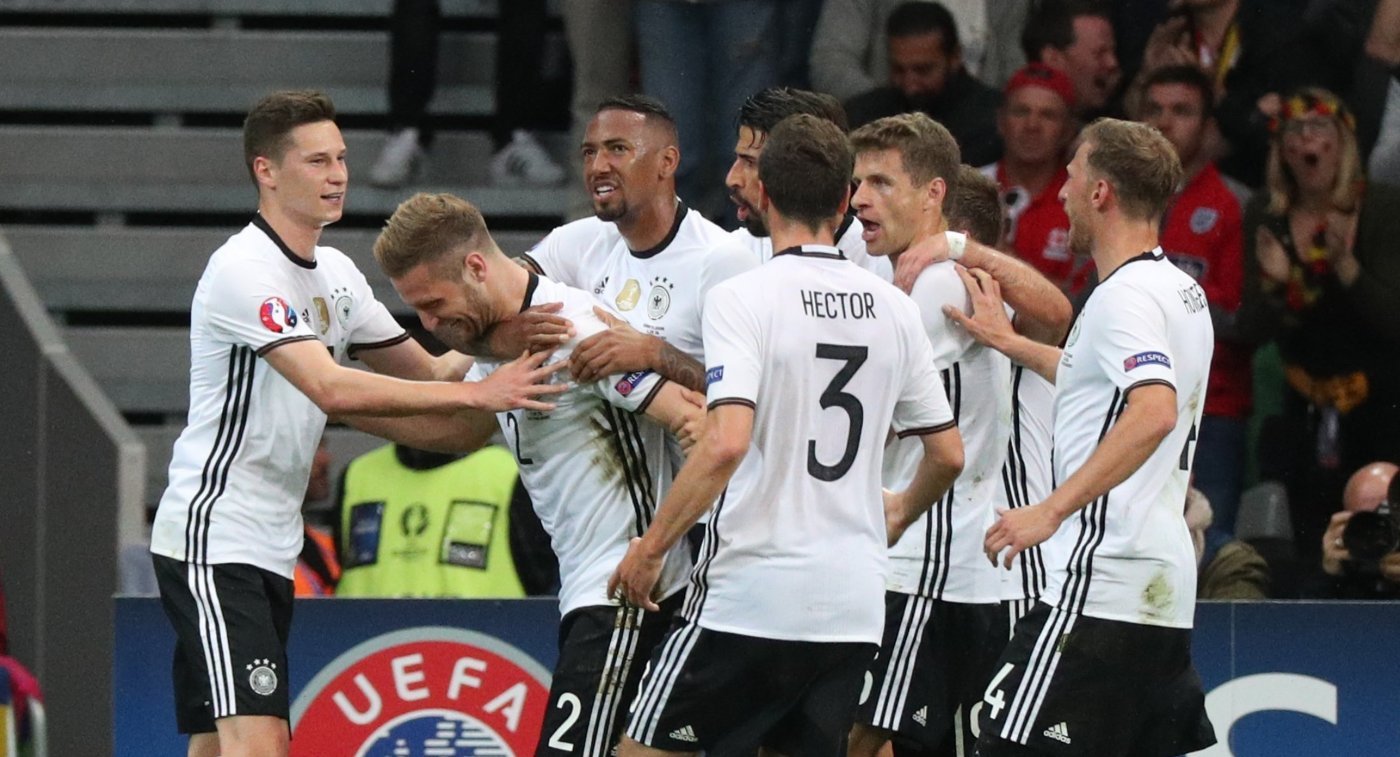 Сборная Германии проведёт матч с Австралией в траурных повязках