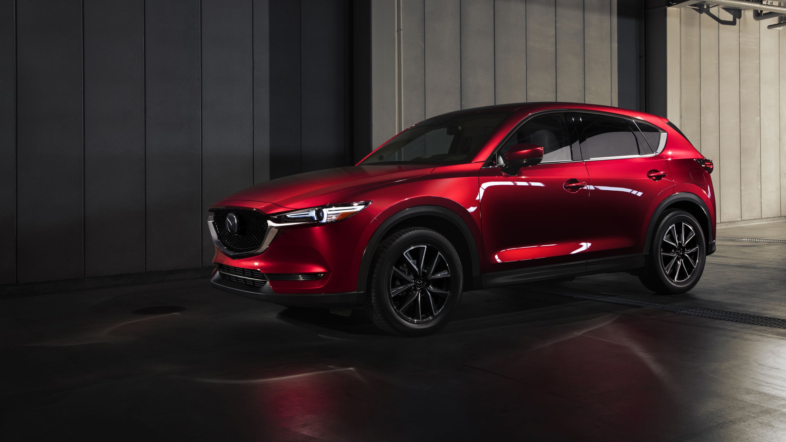 Кроссовер Mazda CX-5 нового поколения поступит в продажу в России 1 июля