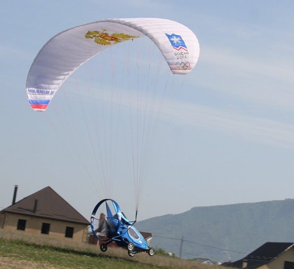Представлен российский летающий электромобиль