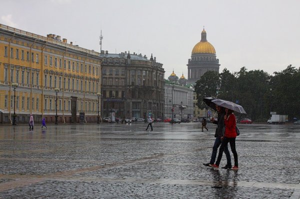 В Санкт-Петербурге во вторник обещают шквальный ветер и дождь