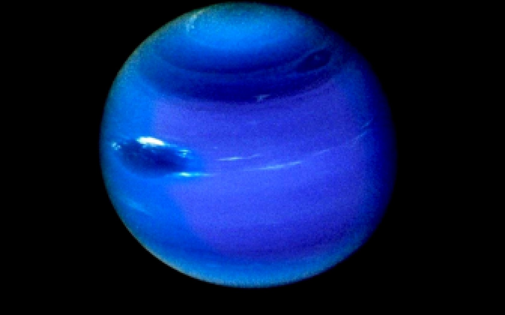 На поверхности Нептуна найдены загадочные тёмные пятна