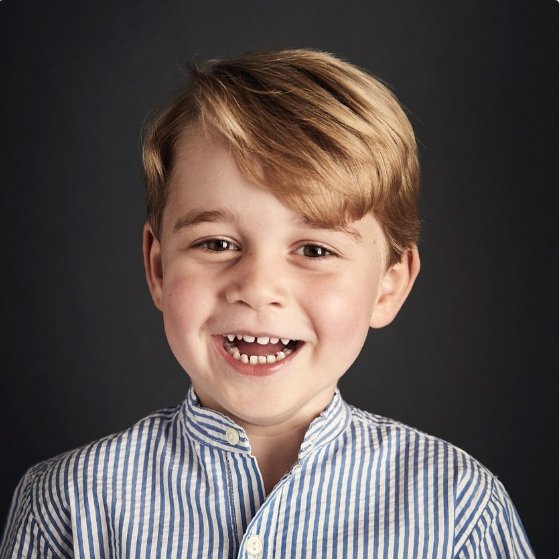 Новый портрет английского принца Джорджа опубликовали в день его четырехлетия