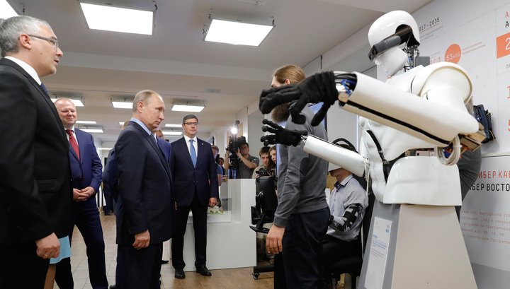 Путину в Карелии показали «магазин преданных решений»