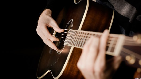 В Краснодаре укравшему гитару 20-летнему парню грозит 5 лет тюрьмы