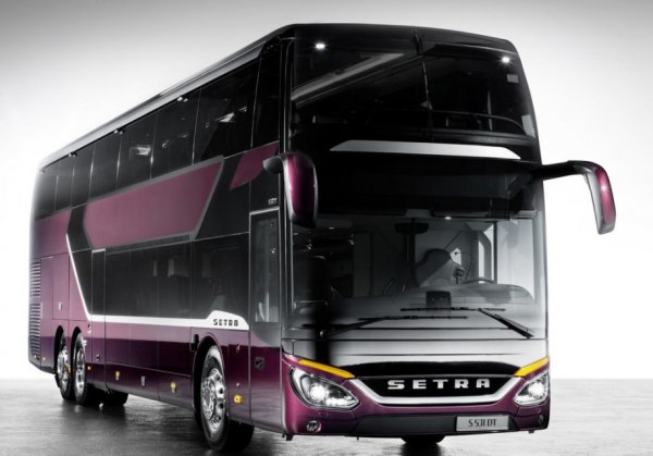 Daimler выпустил двухэтажный автобус с аэродинамикой хот-хэтча