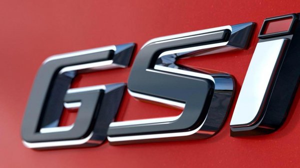 В сети обнародовали тизер "заряженной" модели Opel GSI