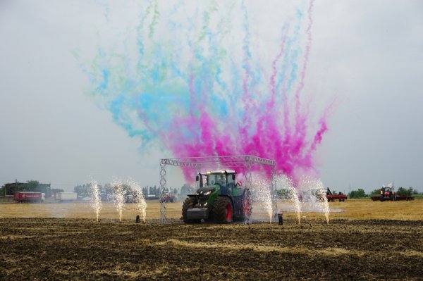 В Краснодарском крае представили самый мощный в мире трактор
