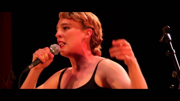 Кумиры, которые «ушли» на сцене: Во Франции во время концерта скончалась певица
