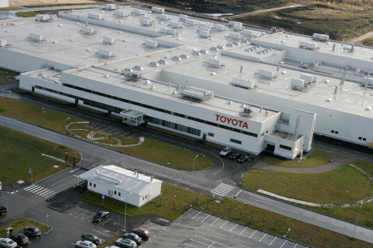 Завод Тойота уходит на каникулы, завод Ниссан приступает к работе