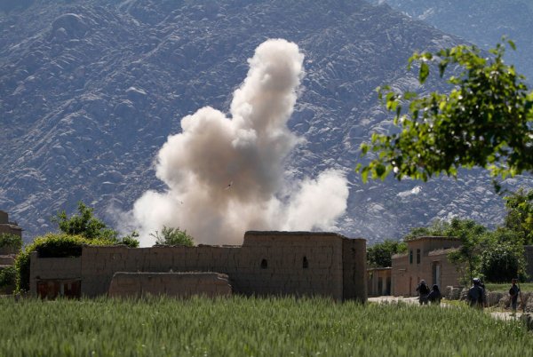 При минометном обстреле в Афганистане погибли 16 человек, среди них дети
