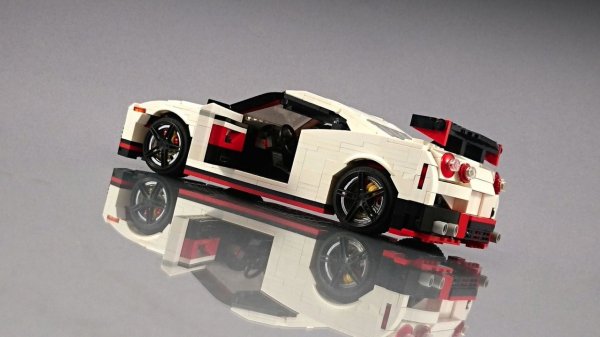 Арабский умелец создал спорткар Nissan GT-R Nismo из кубиков Lego